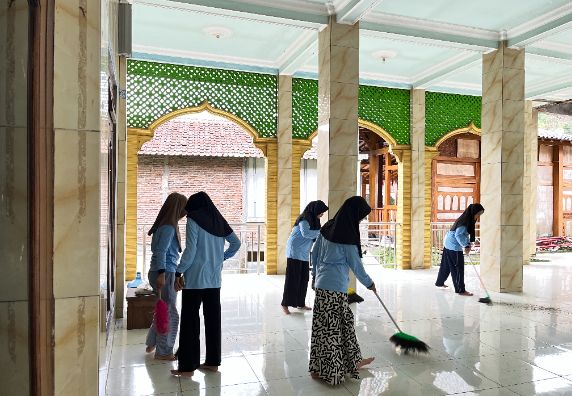 Aksi Bersih Masjid di Desa Pagertoyo